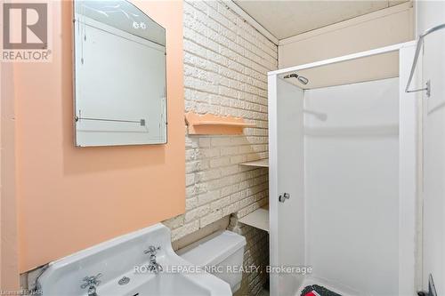 290 Division Street, Welland, ON - Indoor Photo Showing Bathroom