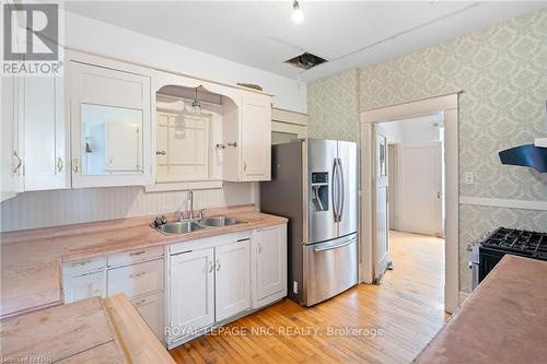 290 Division Street, Welland, ON - Indoor Photo Showing Kitchen With Double Sink