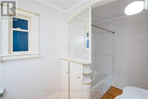 290 Division Street, Welland, ON - Indoor Photo Showing Bathroom