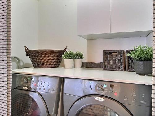 Salle de lavage - 12-17 Rue De Montbrun, Boucherville, QC - Indoor Photo Showing Laundry Room