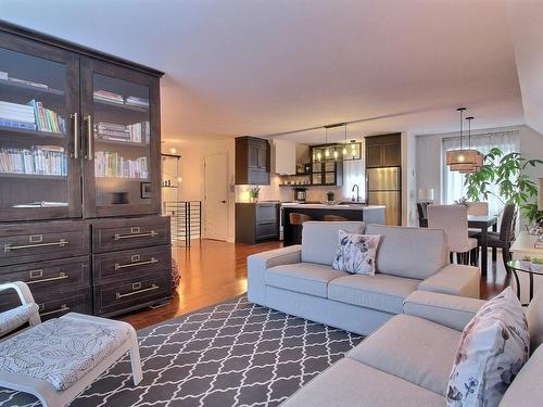 Salon - 12-17 Rue De Montbrun, Boucherville, QC - Indoor Photo Showing Living Room