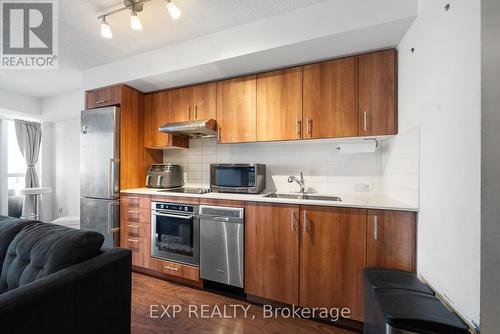 255 Village Green Square, Toronto (Agincourt South-Malvern West), ON - Indoor Photo Showing Kitchen With Double Sink