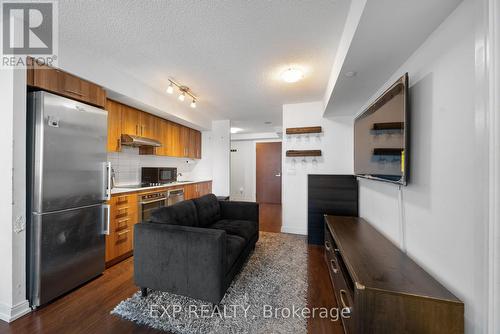 255 Village Green Square, Toronto (Agincourt South-Malvern West), ON - Indoor Photo Showing Kitchen