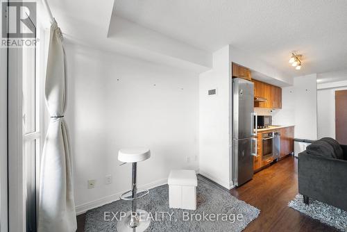 255 Village Green Square, Toronto (Agincourt South-Malvern West), ON - Indoor Photo Showing Kitchen