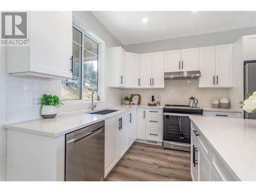 1465 Tower Ranch Drive Lot# 156, Kelowna, BC - Indoor Photo Showing Kitchen With Stainless Steel Kitchen With Upgraded Kitchen