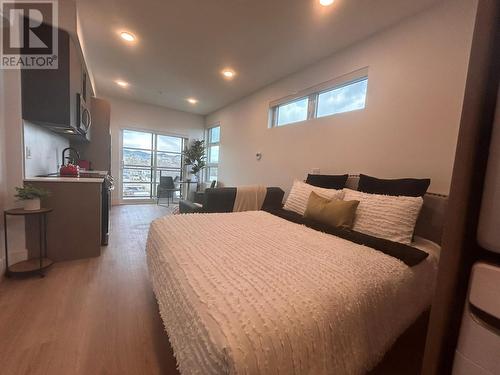 720 Klo Road Unit# 410, Kelowna, BC - Indoor Photo Showing Bedroom