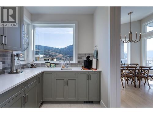 887 Loseth Drive, Kelowna, BC - Indoor