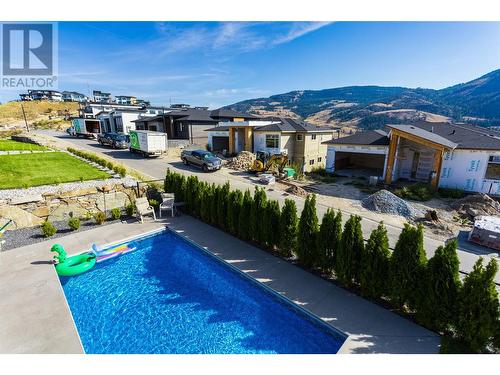 887 Loseth Drive, Kelowna, BC - Outdoor With In Ground Pool