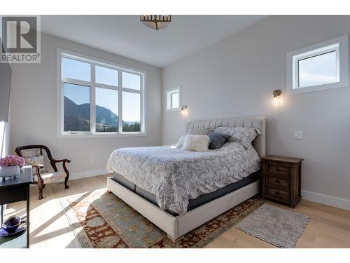 887 Loseth Drive, Kelowna, BC - Indoor Photo Showing Bedroom