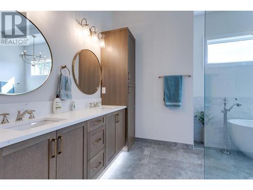 887 Loseth Drive, Kelowna, BC - Indoor Photo Showing Bathroom