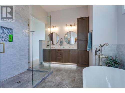 887 Loseth Drive, Kelowna, BC - Indoor Photo Showing Bathroom