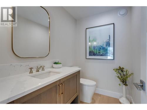 887 Loseth Drive, Kelowna, BC - Indoor Photo Showing Bathroom