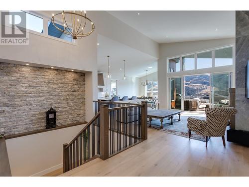 887 Loseth Drive, Kelowna, BC - Indoor