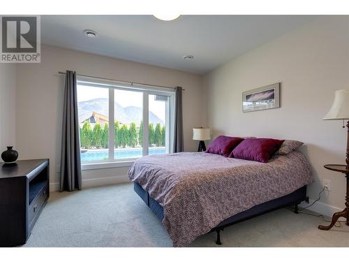 887 Loseth Drive, Kelowna, BC - Indoor Photo Showing Bedroom