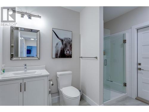 887 Loseth Drive, Kelowna, BC - Indoor Photo Showing Bathroom