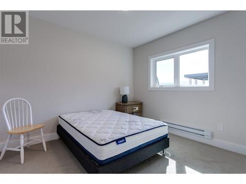 887 Loseth Drive, Kelowna, BC - Indoor Photo Showing Bedroom