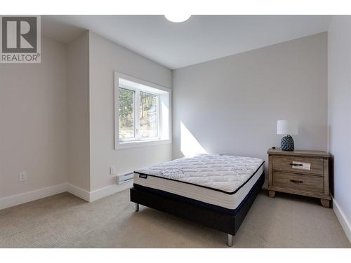 887 Loseth Drive, Kelowna, BC - Indoor Photo Showing Bedroom