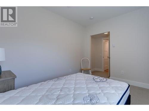 887 Loseth Drive, Kelowna, BC - Indoor Photo Showing Bedroom