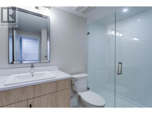 887 Loseth Drive, Kelowna, BC - Indoor Photo Showing Bathroom