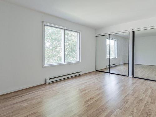 Master bedroom - 9-36 Place Mercier, Candiac, QC - Indoor Photo Showing Other Room