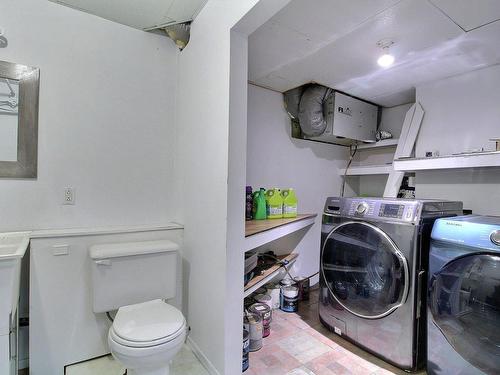 Powder room - 701 3E Avenue, Barraute, QC - Indoor Photo Showing Laundry Room