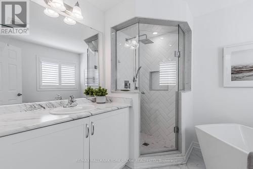 15 Walter English Drive, East Gwillimbury, ON - Indoor Photo Showing Bathroom