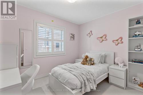 15 Walter English Drive, East Gwillimbury, ON - Indoor Photo Showing Bedroom