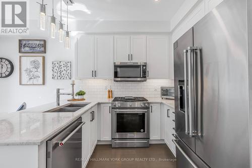 15 Walter English Drive, East Gwillimbury, ON - Indoor Photo Showing Kitchen With Stainless Steel Kitchen With Double Sink With Upgraded Kitchen