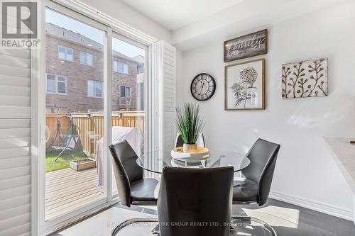 15 Walter English Drive, East Gwillimbury, ON - Indoor Photo Showing Dining Room