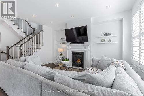 15 Walter English Drive, East Gwillimbury, ON - Indoor Photo Showing Living Room With Fireplace