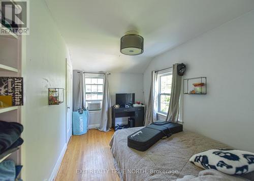 188 Nottawasaga Street, Orillia, ON - Indoor Photo Showing Bedroom