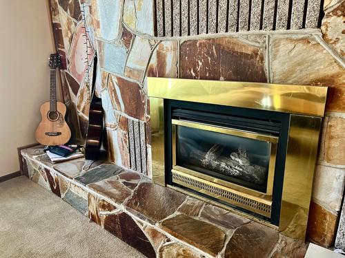 703 Innes Street W, Nelson, BC - Indoor With Fireplace