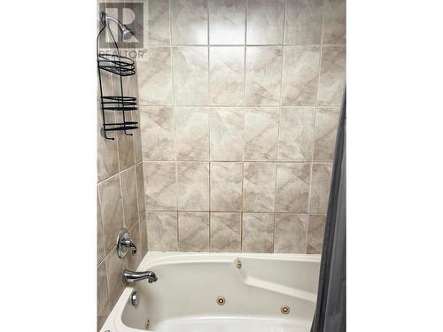 703 Innes  W Street, Nelson, BC - Indoor Photo Showing Bathroom