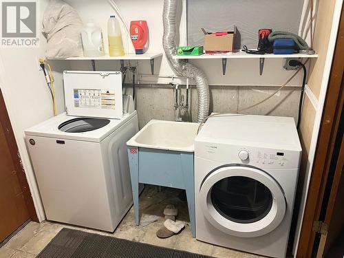 703 Innes  W Street, Nelson, BC - Indoor Photo Showing Laundry Room