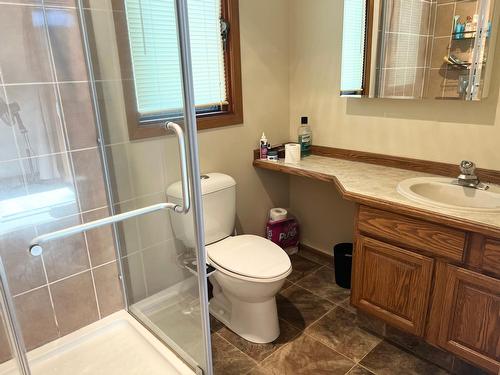 703 Innes Street W, Nelson, BC - Indoor Photo Showing Bathroom