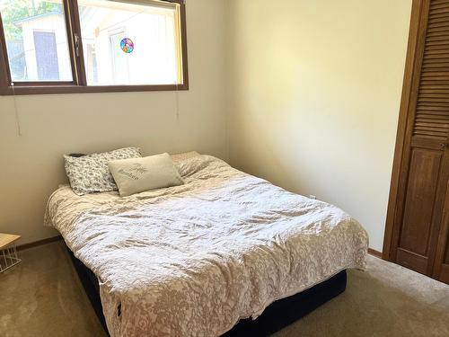 703 Innes Street W, Nelson, BC - Indoor Photo Showing Bedroom