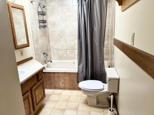 703 Innes Street W, Nelson, BC - Indoor Photo Showing Bathroom