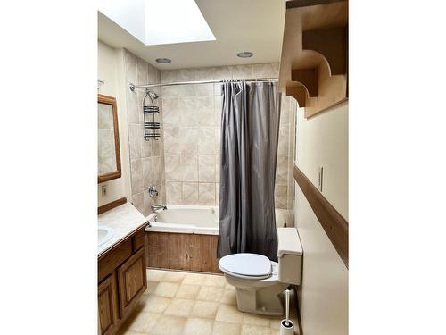 703 Innes Street W, Nelson, BC - Indoor Photo Showing Bathroom