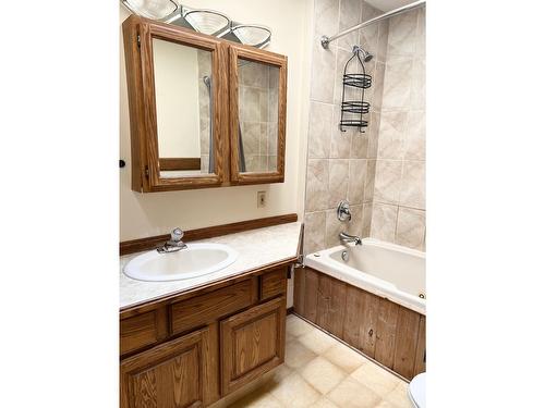 703 Innes Street W, Nelson, BC - Indoor Photo Showing Bathroom