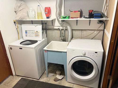 703 Innes Street W, Nelson, BC - Indoor Photo Showing Laundry Room