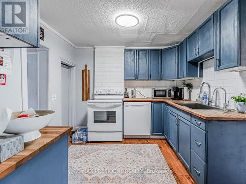 1 Mareve Avenue, Hamilton, ON - Indoor Photo Showing Kitchen