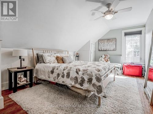 1 Mareve Avenue, Hamilton (Hamilton Beach), ON - Indoor Photo Showing Bedroom