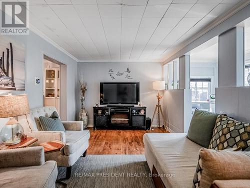 1 Mareve Avenue, Hamilton (Hamilton Beach), ON - Indoor Photo Showing Living Room