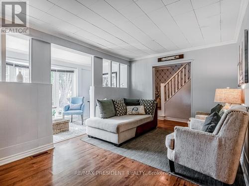 1 Mareve Avenue, Hamilton (Hamilton Beach), ON - Indoor Photo Showing Living Room