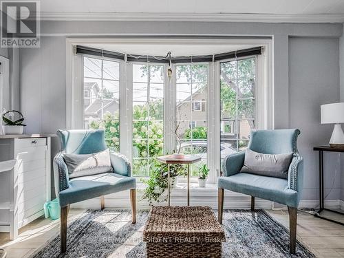 1 Mareve Avenue, Hamilton (Hamilton Beach), ON - Indoor Photo Showing Living Room