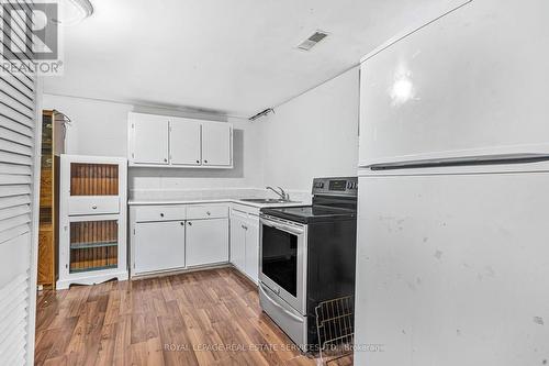 21 Chalmers Street, St. Catharines, ON - Indoor Photo Showing Kitchen