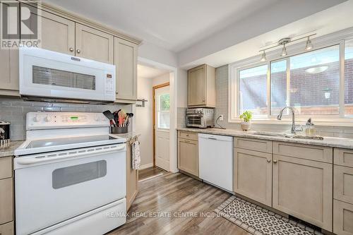 95 Balmoral Drive, Guelph (Waverley), ON - Indoor Photo Showing Kitchen