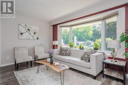 95 Balmoral Drive, Guelph (Waverley), ON - Indoor Photo Showing Living Room