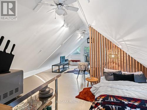 25 Lakeshore Road W, Port Colborne, ON - Indoor Photo Showing Bedroom