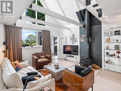 25 Lakeshore Road W, Port Colborne, ON - Indoor Photo Showing Living Room